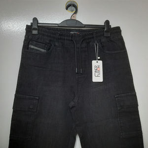 Pantalones cortos de mezclilla resistentes para hombre, hechos con mezclilla de algodón premium, ajuste holgado y cómodo, perfectos para aventuras, camping y estilo urbano. - Product Image 2