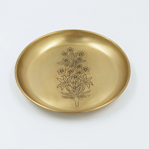 Assiette de service en laiton au design accrocheur, la plus vendue, pour la présentation d'aliments, de collations et de glaces, à un prix impressionnant en promotion - Product Image 1