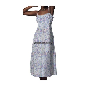 Nuevo y hermoso vestido indio hecho a mano con tirantes finos de algodón para mujer, vestido midi informal de verano, estilo bohemio, túnica con decoración y diseño de estampado en bloques. - Product Image 1