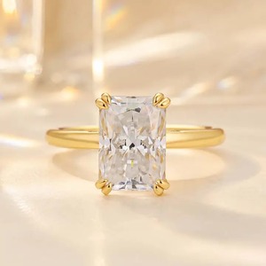 Anillo de Compromiso con Diamante Cultivado en Laboratorio, Corte Radiante, Halo Oculto, Diseño Elegante, en Plata 925 Chapada en Oro, Anillo de Promesa/Boda para Mujer - Product Image 3