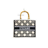 Tas Tote Kanvas Warna Solid Berhias Manik-Manik dengan Pegangan Bambu Buatan Tangan, Penutup Ritsleting, Desain Terbuka Besar untuk Penggemar Olahraga