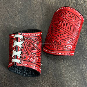 Porta Bufandas de Cuero Rojo Intenso Estilo Western Vintage, Diseño de Pluma Grabada, Cuero Genuino, para Mujer - Product Image 6