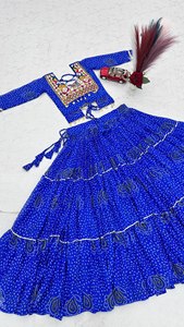 Conjunto de Lehenga Azul Bordado, Traje Tradicional Indio, Top Corto y Falda Estampados para Festivales y Baile - Product Image 6