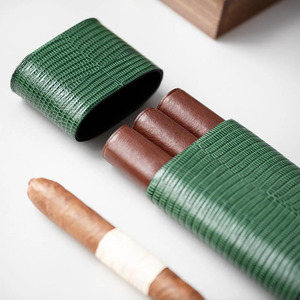 Porte-cigares en cuir de qualité supérieure avec coupe-cigares intégré, taille et couleur personnalisables, idéal pour les voyages, pour cigares de luxe - Product Image 2