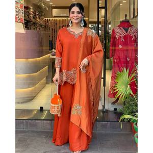 Ensemble haut-bas et dupatta en broderie lourde de créateur, taille XL - Product Image 1