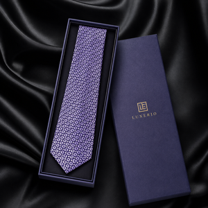 Corbata de Seda Clásica Morada para Hombre |   Corbata de Diseño Premium |   Corbata Elegante para Bodas, Fiestas y Eventos Formales, Accesorio de Moda de Lujo - Product Image 4