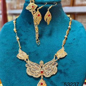 MOLL JEWELLERS Cadena de Cobre con Baño de Oro/Rodio/Plata y Diseño de Hoja con Circonitas Naturales para Mujer, 16 Pulgadas - Product Image 1