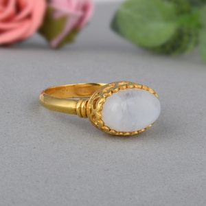 Anillo de piedra lunar arcoíris chapado en oro de plata 925 hecho a mano, piedra de nacimiento de junio, anillo de piedras preciosas vintage bohemio para mujer - Product Image 5