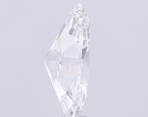 Diamant blanc ovale de 4 carats, de forme brillante, avec une symétrie exceptionnelle et un feu glacé époustouflant, pour la création de bijoux fins sur mesure. - Product Image 2