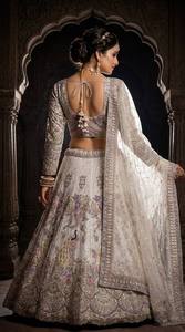 Vestido Lehenga Choli de 4 Metros con Corte Evase, de Calidad Excepcional, con Lentejuelas y Capas de Tela, Traje Glamuroso Fusion Completamente Cosido - Product Image 3