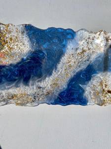 Plateau décoratif en résine style géode, agate, bleu marine foncé, avec poignées modernes en barres dorées - Product Image 6