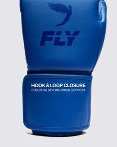 Gants de boxe Fly en cuir véritable, couleur bleue personnalisée, pour entraînement de boxe et salle de sport. - Product Image 5