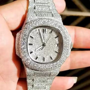 Reloj de pulsera analógico de cuarzo con diamantes de moissanita premium para hombre, ideal para fiestas elegantes - Product Image 3