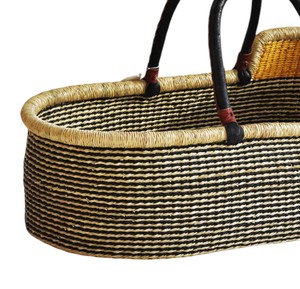 Wholesale modern striped body and bright <b>yellow</b> top high wall seagrass changing <b>basket</b> featuring rattan changing kid <b>basket</b> with - Product Image 4