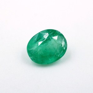 พลอยมรกต HAYAAT GEMS 1 กะรัต สีเขียว รูปไข่ ขนาด 7x6x4 มม.  มีสีเล่น/สีเปลวไฟ สำหรับทำเครื่องประดับ - Product Image 3