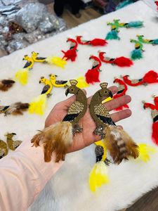 Descubre parches de pájaros bordados con cuentas y detalles vibrantes, ideales para prendas, manualidades, bolsos, accesorios y proyectos. - Product Image 5