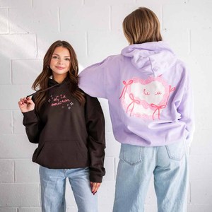 เรดอัลฟ่า |   เสื้อฮู้ดโอเวอร์ไซส์ผ้าฟลีซสำหรับผู้หญิงและผู้ชาย แบรนด์ Phi Tackle Twill ลายพิมพ์ตัวอักษรด้านหน้า ดีไซน์รูปหัวใจ สวมใส่สบายๆ - Product Image 2