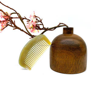 Peignes à cheveux en corne de buffle 100% fabriqués en Inde Qualité de salon Caractéristique de beauté à haute vente pour hommes et femmes - Product Image 2