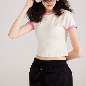 Camiseta de punto de manga corta con cuello redondo y bloques de color blanco y rosa para mujer, ajuste ceñido, estilo crop top, ideal para verano - Product Image 2
