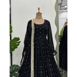 Vestido de Fiesta XL con Bordado de Hilo y Lentejuelas, Incluye Pantalón y Dupatta - Product Image 3