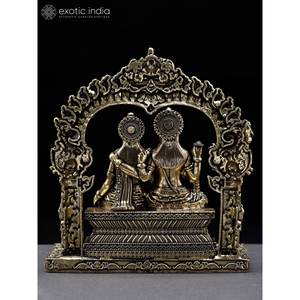 4 pouces Lakshmi-Narayan assis dans un geste de bénédiction avec Kirtimukha Prabhavali Sculpture en laiton superfine pour la maison et le temple - Product Image 4