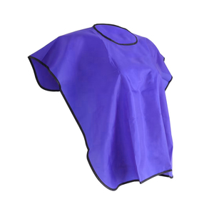 Capa Profesional de Peluquería Morada de Poliéster Resistente al Agua para Salón de Belleza, Corte de Cabello, Coloración y Peinado, Reutilizable - Product Image 3