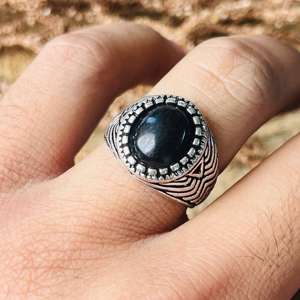 Anillo de Ónix Negro para Hombre, Estilo Vintage Gótico, Anillo de Latón con Acabado Plateado Oxidado, Diseño Tribal Audaz, Venta al Por Mayor - Product Image 3