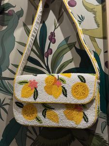 Bolso de Hombro Floral con Cuentas de Vidrio Hechas a Mano, Impresión Digital, Ribete Naranja, Forma Personalizada, Flores Rosas y Hojas Verdes - Product Image 3