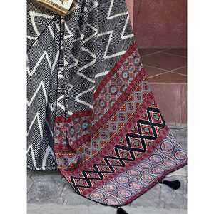 Impresionante Sari para eventos de crepé con estampado digital negro con blusa, ropa Zeel sin costuras - Product Image 2