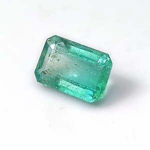 พลอยมรกตธรรมชาติสีเขียวไนจีเรียทรงเหลี่ยมเจียระไน 2.85 กะรัต พร้อมการเปลี่ยนสีสัน เหมาะสำหรับเครื่องประดับหรูหราระดับพรีเมียมหรือแหวน - Product Image 3