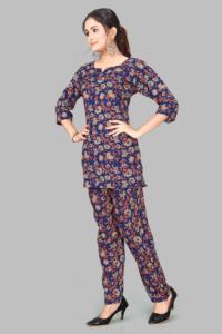 ชุดเซ็ตผู้หญิงพิมพ์ลายหลากสีขายส่งจำนวนมาก ผ้าโพลีเรยอน 2 ชิ้น เสื้อคอกลม กางเกงขายาว ชุดลำลองรักษ์โลก - Product Image 3