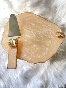 Espátula para Pastel Hecha a Mano de Resina, Apta para Lavavajillas, con Decoración de Alambre Dorado y Perlas, Mango con Patrón de Piedra Natural, para Cortar Postres de Boda - Product Image 1