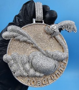 Colgante de Moissanita Personalizado con Letras Iced Out, Colgante de Personaje de Dibujos Animados, Colgante de Plata 925, Colgante Bicolor Bling de Rapero para Hombre - Product Image 3