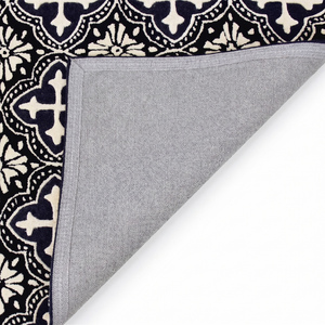 Tapis à motif quadrifoliaire noir et ivoire, tapis géométrique floral pour salon, chambre et intérieurs d'hôtel - Product Image 5