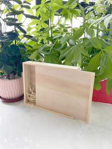 Boîte à bijoux en bois classique, faite à la main, écologique, durable et personnalisable, avec poignées - Product Image 4