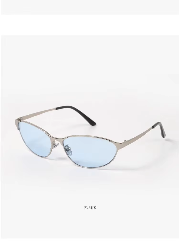 ฟิล์มสีน้ำเงินกรอบสีเงิน