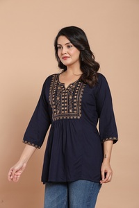 Kurta de Algodón Azul Marino para Mujer con Bordado Dorado, Manga 3/4, Estilo Étnico Informal, Largo Midi, Corte Holgado - Product Image 6