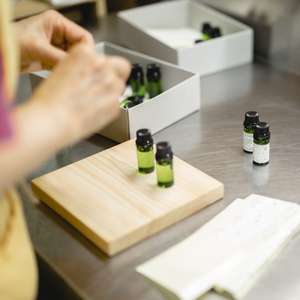Olio Essenziale di Foglie Essiccate di Hiba di Aomori 100% Puro, Prodotto in Giappone, Distillato a Vapore, Aromaterapia, Aromatico, Legnoso, Balsamico, Terroso - Product Image 6