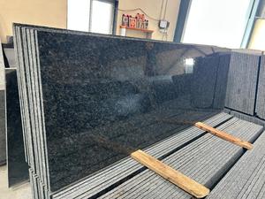 Dalles de granit gris acier naturel élégantes, solides, durables, modernes, polies, 30 mm, pour sol extérieur, usage villa, grandes dalles, écologiques, traditionnelles - Product Image 2