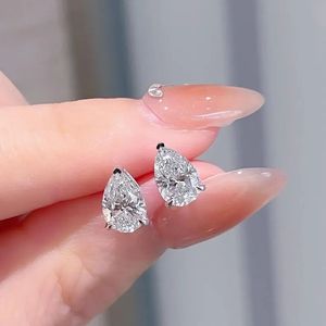 Pendientes de Diamantes Cultivados en Laboratorio de 2 Quilates, Corte Redondo, Esmeralda, Ovalado, Pera y Corazón, Certificados por IGI - Product Image 4