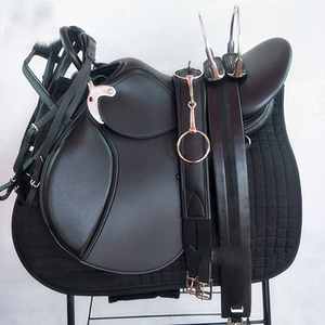 Selle de dressage anglaise de qualité supérieure en cuir véritable noir avec étriers et sangle de selle, ajustement confortable, équipement d'équitation unisexe - Product Image 1