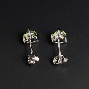Pendientes de Corazón Geométricos de Plata de Ley con Baño de Rodio y Peridoto, Románticos y Modernos, de Rhaya Jewels, al por Mayor, para Niñas y Mujeres - Product Image 3