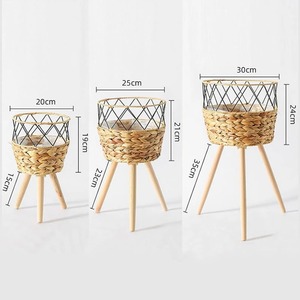 Support de plante en rotin naturel, parfait pour les tables, les sols et les entrées, pour l'arrangement décoratif des plantes. Vente en gros depuis l'Inde. - Product Image 2