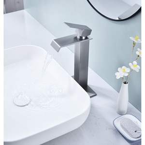 Grifo de lavabo monomando con caño en cascada para baño - Product Image 6