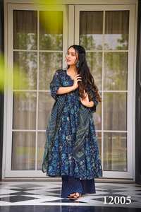Magnifique robe Anarkali indienne pakistanaise en tissu de soie Maslin, avec des motifs imprimés numériquement, pour mariage, occasions décontractées, vêtements traditionnels pour femmes - Product Image 3