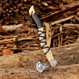 Hacha Vikinga de Acero al Carbono Forjada a Mano, Mango de Madera de Fresno Personalizado OEM, Hacha con Cuchilla Afilada y Funda de Cuero, Hacha para Camping y Bushcraft - Product Image 6