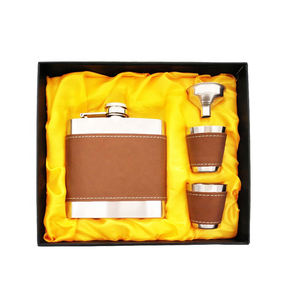 Juego de Regalo de Vino Ecológico a Prueba de Fugas, de Acero Inoxidable, Envuelto en Cuero, Marca Imra Impex, con Vaso de Chupito y Embudo, Personalizable para Camping - Product Image 1