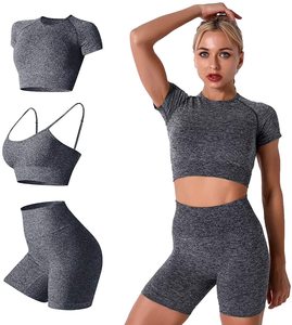 Ensemble crop top sportif gris léger en maille pour femme, respirant, avec débardeur à manches courtes et short taille haute de couleur unie - Product Image 1