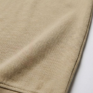 Polo en tricot à manches courtes beige pour homme avec fermeture éclair, design uni décontracté, coupe classique - Product Image 5