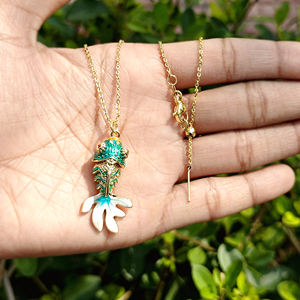 จี้ปลาคาร์ฟเคลือบทองคำขาวประดับด้วยอะพาไทต์สีเขียวเคลือบลงยาแบบโคลอซอนเน่ สร้อยคอปลาคาร์ฟญี่ปุ่น เครื่องรางนำโชค แฟชั่นเครื่องประดับสำหรับทุกเพศ เหมาะสำหรับเป็นของขวัญ - Product Image 3